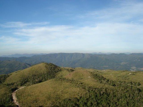 ifc-desmobiliza-escritorio-em-anitapolis-1 Área onde a IFC poderá se instalar segue com a paisagem intacta. São 360 hectares de terra em meio a um bioma da Mata Atlântica. A instalação da mineradora é vista com bons olhos pelos ambientalistas e pela maioria dos moradores