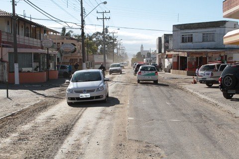 licitacao-para-asfaltamento-prossegue-1 O próximo passo é asfaltar a estrada, que ficou em péssimas condições de trafegabilidade. Foto: Prefeitura de Laguna/Divulgação/Notisul