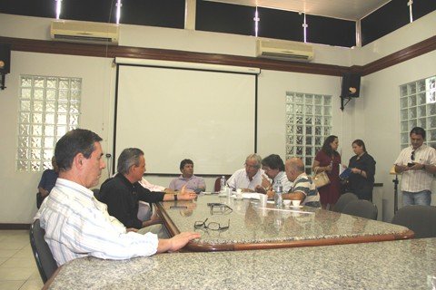 segundo-convenio-sera-celebrado-em-breve-1 Em abril, uma reunião com o secretário estadual de turismo, cultura e esporte, José Roberto Martins, selou o acordou para a finalização das obras da Arena Multiuso de Tubarão