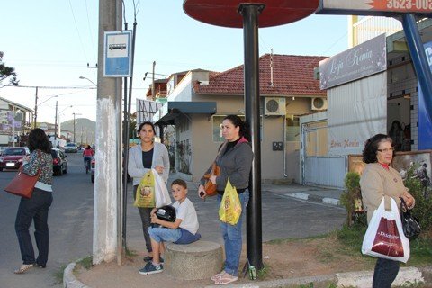 tarifa-unica-e-solicitada-1 O presidente da câmara de vereadores de Capivari de Baixo, Manoel da Silva Guimarães, o Farinheira, encaminhou à prefeitura requerimento para transformar o valor da passagem de ônibus em tarifa única.