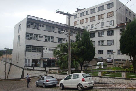 construcao-de-ala-geriatrica-e-prevista-1 Atualmente, o Hospital Senhor Bom Jesus dos Passos atende mais de três mil pessoas por mês. A intenção é utilizar o dinheiro para a reforma da antiga ala