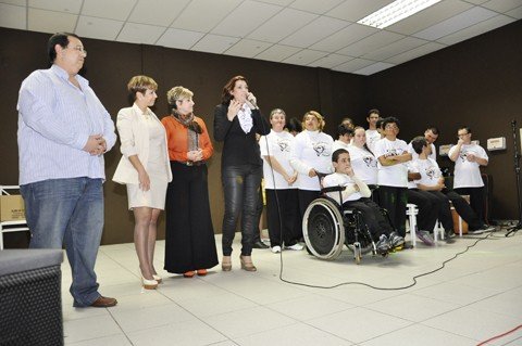 evento-e-sucesso-1 Evento reuniu cerca de 500 pessoas no Clube 29 de junho, em Tubarão. O evento reuniu 13 empresas em prol da solidariedade. Foto: Marcos Giraldi/Divulgação/Notisul