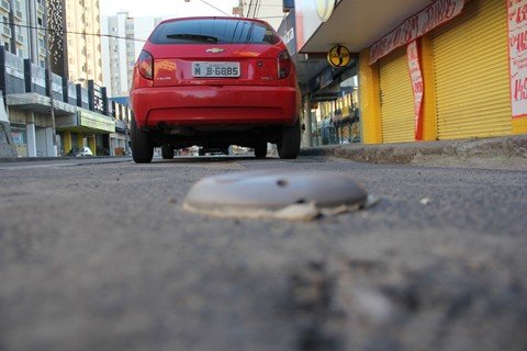 idosos-e-deficientes-terao-gratuidade-em-56-vagas-em-tubarao-1 Os novos tachões e o sistema eletrônico já foram instalados. O estacionamento rotativo deve voltar a funcionar ainda neste mês.