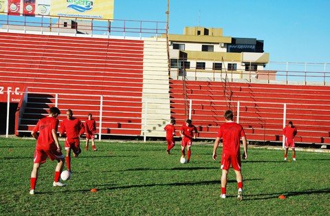 leao-encara-jogo-decisivo-1 Os jogadores treinaram forte na tarde de ontem para garantir os três pontos. Foto: Luiz Henrique/Hercílio Luz F.C./Notisul