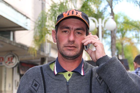 sem-ou-pouco-sinal-povo-cobra-melhorias-1 O consumidor Reginaldo Leonardo Nunes reclama que o sinal da telefonia móvel em Tubarão é um dos piores.