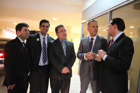 turismo-recebera-r-500-mil-1 Prefeito de Laguna, Everaldo dos Santos (centro) esteve reunido com autoridades para buscar dinheiro para o município