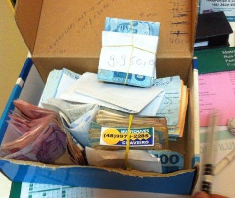 Sete são presos e policiais são afastados