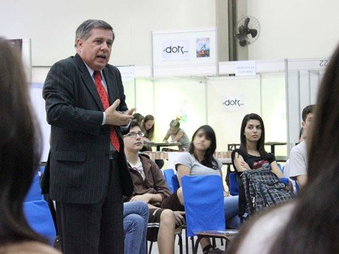 a-web-e-apenas-a-ponta-do-iceberg-1 Mário Motta participou do Plus, em Tubarão. Ele falou sobre comunicação aos estudantes - Foto:Unisul Hoje/Divulgação/Notisul