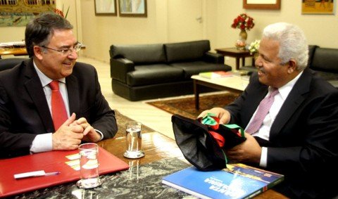 catar-recebe-apoio-brasileiro-para-copa-de-2022-1 Colombo se reuniu com o embaixador para do evento do mundial - Foto:Neiva Daltrozo/Secom/Divulgação/Notisul