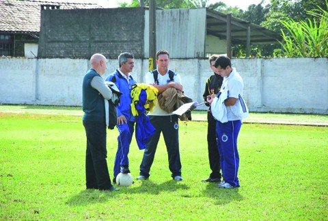 olheiro-do-cruzeiro-avalia-atletas-1 Ano passado, seis jovens foram selecionados e levados para treinar na Toca da Raposa, em Minas Gerais - Foto:Luiz Henrique Fogaça/IF Assessoria/Divulgação/Notisul