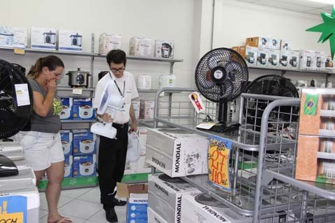 aumenta-o-consumo-no-verao-1 Ventiladores e ar-condicionados são os mais vendidos no período