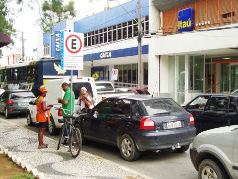 empresa-e-notificada-1 Para ter direito a uma vaga sem multa, o motorista deve comprar créditos avulsos ou aparelho TAG