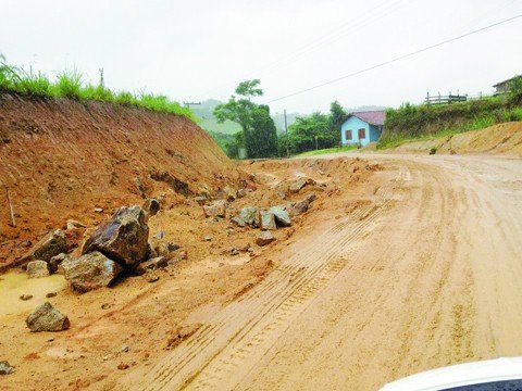 licenca-ambiental-e-regularizada-1 Alguns pontos da Estrada de Albertina estão com muitos buracos e pedras