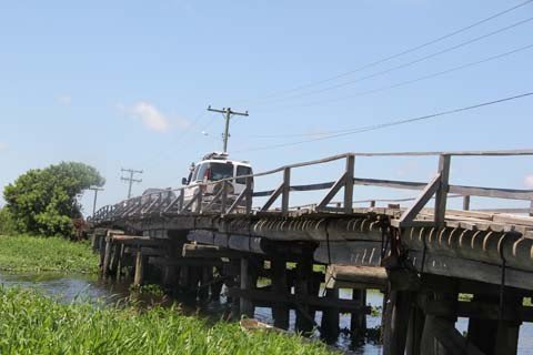 melhorias-sao-reivindicadas-1 Com o verão, aumenta o fluxo de veículos sobre a ponte