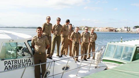 oficiais-da-8a-rpm-conhecem-a-dinamica-dos-trabalhos-1 Após a parte teórica na sede da Polícia Militar Ambiental, os oficiais participaram de uma demonstração técnica-operacional - Foto:Polícia Militar Ambiental de Laguna/Divulgação/Notisul