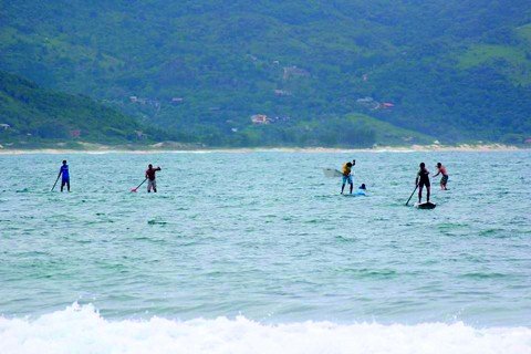 4o-garopaba-sem-stress-segue-ate-marco-1 Evento de Stand Up Paddle foi a primeira das diversas atividades preparadas para o verão em Garopaba. Foto: Prefeitura de Garopaba/Divulgação/Notisul