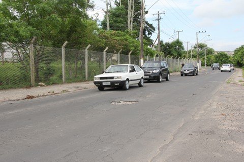 estrada-aguarda-melhorias-1 Alguns trechos apresentam buracos que podem resultar em acidentes. Foto: Silvana Lucas/Notisul.