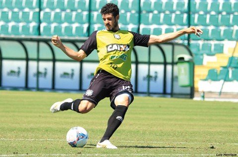 maylson-se-assegura-no-tigre-1 Jogador em treino no último clube, antes de atuar no Criciúma. Foto: Divulgação/Notisul
