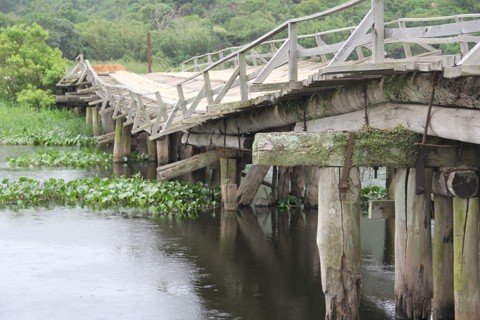 ponte-e-interditada-por-tempo-indeterminado-1 Estrutura ficou completamente destruída e, desta vez, não há mais chances de reforma, pelo menos, é o que apontam os especialistas. Agora, a espera pela nova pode ser menos demorada