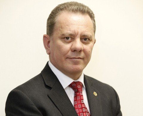 “Prefeitos e governadores viraram mendigos de luxo”