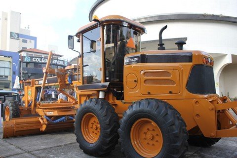 tubarao-devera-receber-motoniveladora-1 A motoniveladora foi adquirida em novembro. Recursos para mais um equipamento foram solicitados. Foto: Priscila Ladislau/Prefeitura de Tubarão/Divulgação/Notisul.