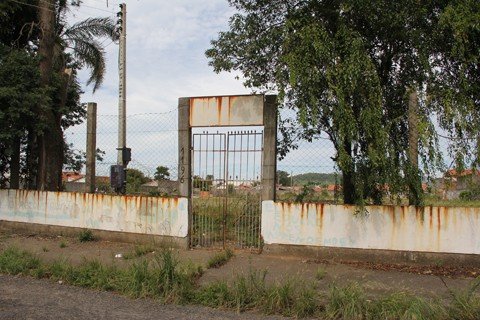 muito-tempo-depois-1 O cercado em ruínas denuncia um local que antes havia importância na comunidade