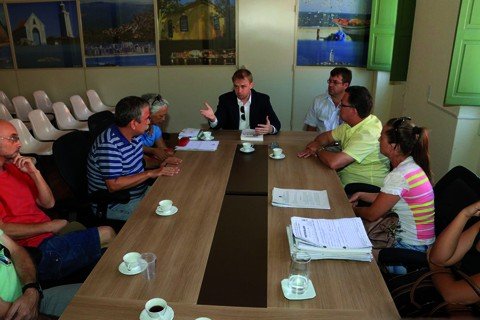 negociacoes-tomam-novos-rumos-1 Everaldo dos Santos recebeu representantes dos órgãos ambientais e empresários - Prefeitura de Laguna/Divulgação/Notisul