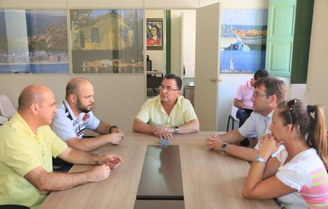 pocos-artesianos-recebem-novas-ligacoes-1 A reunião com os integrantes da Casan foi realizada ontem - Foto:Marco Bocão/Divulgação/Notisul