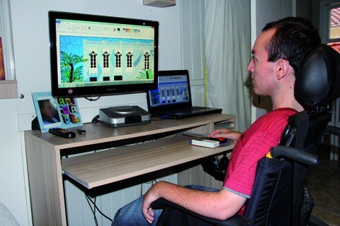 querer-e-poder-1 O artista digital comercializa as suas peças com a ajuda das redes sociais. Os desenhos ganham forma nos poucos movimentos da mão