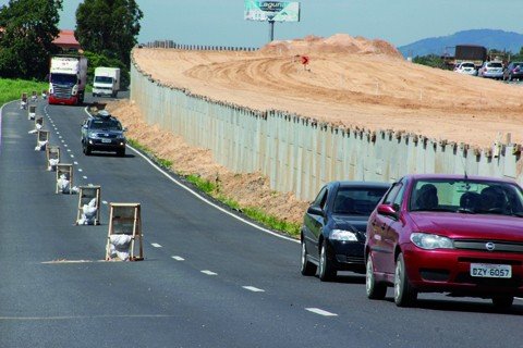 viadutos-receberao-vigas-1 Para travessia segura, é preciso usar a passagem de pedestres exclusiva, indicada e sinalizada - Foto:Muriel Albônico/Dnit/ESGA/Divulgação/Notisul