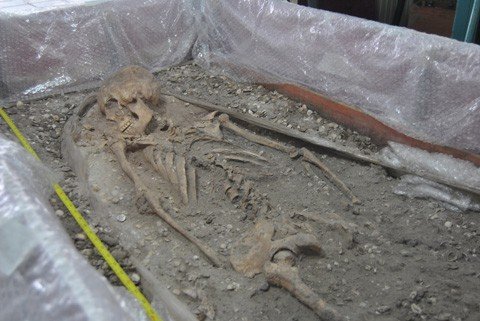 arqueologos-estudam-esqueletos-de-tres-mil-anos-1 O esqueleto humano estudado pela equipe da Unisul pode ter de três a quatro mil anos - Foto:Assessoria de comunicação Unisul/Divulgação/Notisul