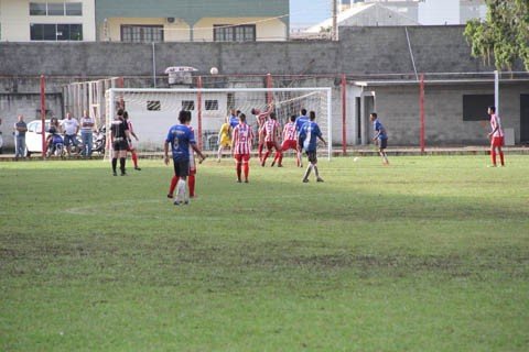 atletico-tubarao-e-o-lider-1 Na categoria Júnior, as duas equipes não saíram do 0 a 0 em um jogo com início polêmico. Foto: Jailson Vieira/Notisul