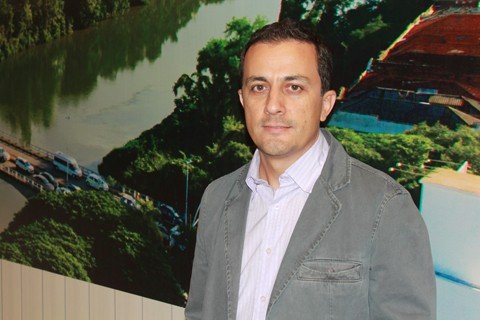 cafe-com-noticias-estreia-na-terca-1 Rafael é jornalista, professor universitário e gerente de jornalismo da Unisul TV, com sede em Tubarão - Foto:Unisul TV/Divulgação/Notisul