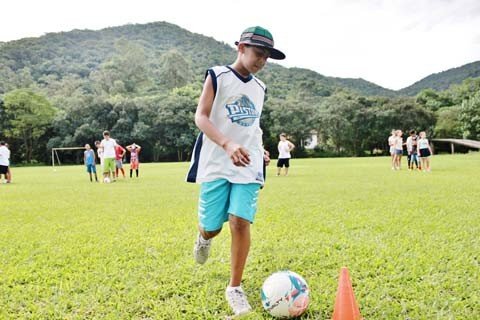 escolinhas-incentivam-a-pratica-esportiva-1 Daiane é uma das 700 crianças e adolescentes que estão ingressas ao Programa Procedência: Tubarão. Os jovens talentos, em um futuro próximo, poderão competir pelo município. Fotos: Priscila Ladislau-Prefeitura de Tubarão/Divulgação/Notisul