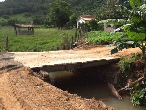 estrutura-do-pontilhao-ja-esta-reformada-1 O pontilhão da Sanga do Lajeado foi recuperado pela prefeitura - Foto:Prefeitura de Tubarão/Divulgação/Notisul
