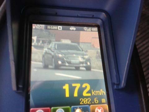 excesso-de-velocidade-e-ultrapassagens-lideram-1 Este veículo foi flagrado nesta velocidade, na BR-101, em Jaguaruna, na sexta-feira - Fotos: PRF de Tubarão/Divulgação/Notisul