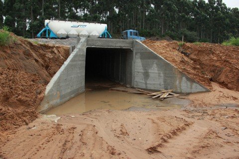 faltam-duas-obras-complementares-1 A passagem inferior de pedestres já está concluída no lote 1 da travessia urbana de Laguna, na localidade de Barranceira. Outras obras estão em ritmo de acabamento - Fotos: Muriel Albonico/Dnit/Divulgação//Notisul