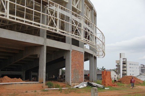 novo-grupo-chega-para-acelerar-as-obras-1 Os trabalhos na Arena Multiuso foram intensificados com a chegada de novos operários