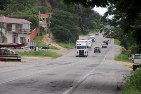 sem-previsao-de-ser-anunciada-1 Os buracos na SC-370 ainda causam sérios danos aos veículos. Os condutores pedem melhorias. Foto: Maycon Vianna/Notisul