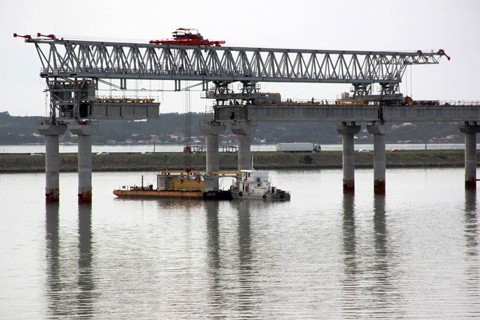 trigesimo-vao-sera-instalado-1 A nova ponte de Laguna deve ficar pronta no primeiro semestre de 2015 - Foto:Muriel Albonico/Dnit/Divulgação/Notisul