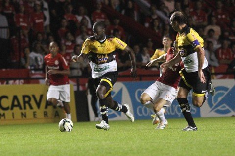 tigre-empata-com-o-inter-1 Partida acirrada terminou em igualdade no Estádio Heriberto Hülse - Foto:Fernando Ribeiro/Criciúma.EC/Divulgação/Notisul