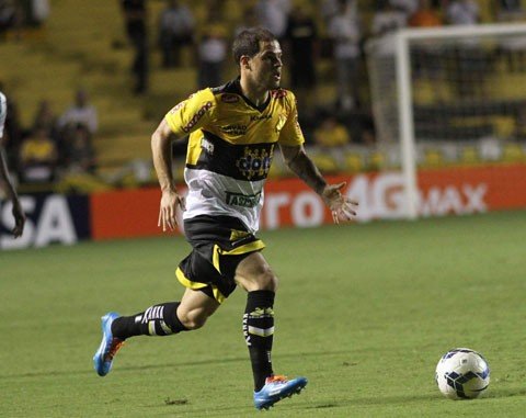 atleta-quer-estar-100-na-competicao-1 Silvinho em ação pelo Tigre no campeonato nacional - Foto:Fernando Ribeiro/Criciúma.E.C/Divulgação/Notisul