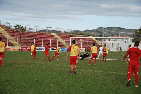 hercilio-luz-realiza-o-primeiro-trabalho-com-bola-1 Equipe colorada inicia a preparação para a competição estadual - Luiz Henrique Fogaça/Hercílio Luz F.C/Divulgação/Notisul