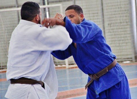 algumas-modalidades-tem-campeoes-definidos-1 Gabriel Amaral (de Branco) saiu vitorioso na categoria ao derrotar o estudante da Unoesc