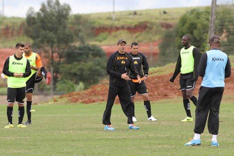 criciuma-faz-ultimo-treino-antes-da-partida-1 Wagner Lopes (C) comandou coletivo na manhã desta sexta-feira - Foto:Fernando Ribeiro/Criciúma E.C./Divulgação/Notisul