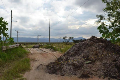 estrutura-e-interditada-parcialmente-1 Somente pedestres, motociclistas e carros leves estão liberados para a passagem - Foto:Prefeitura de Jaguaruna/Notisul