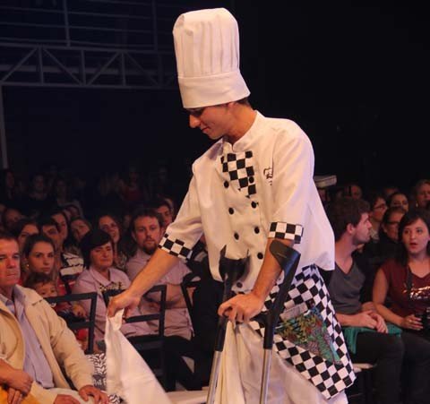 um-desfile-de-superacao-1 O desfile do curso de design de moda reuniu grande público na noite de ontem, na Hangar Eventos, em Tubarão