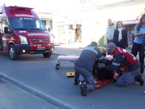 56-ocorrencias-sao-registradas-1 Em dez dias, ocorreram 13 acidentes, como este em via central de Jaguaruna - Foto:Bombeiros voluntários de Jaguaruna/Divulgação/Notisul