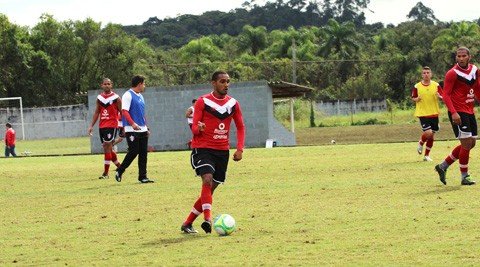 joinville-treina-forte-1 O elenco treinou forte com um coletivo, na manhã de ontem. Foto: Joinville Esporte Clube/Divulgação/Notisul.