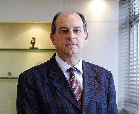 nova-diretoria-e-empossada-1 O empresário de Jaraguá do Sul, Bruno Breithaupt, foi reeleito e fica mais quatro anos frente à instituição